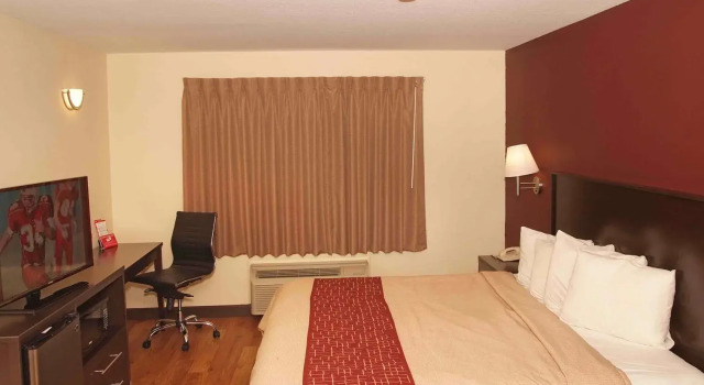 Red Roof Inn Osage Beach - Lake of the Ozarks, Забронировать Отель Отели в центре Осейдж-Бич, в центре