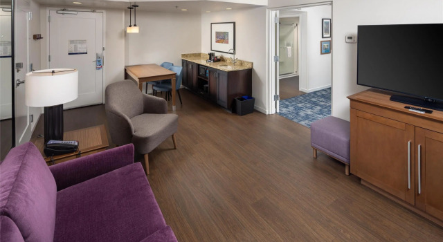 Люкс с видом на море Hampton Inn and Suites Asheville Airport