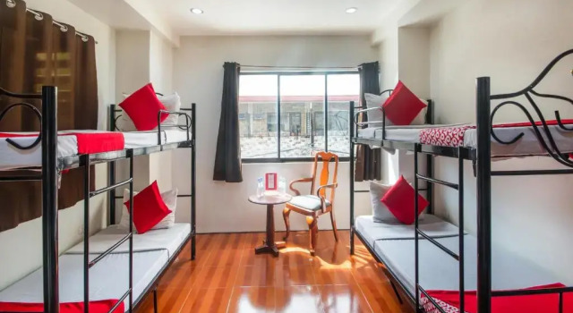 Кровать в общем номере OYO 443 Maria Cristina Arcade Suites
