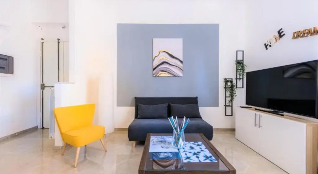 Hostly - ColorHome Pisa Midtown - Unique 3 Rooms with 3 Private Bathrooms, Book Hotel Hotels in Pisa with Parking, Parking