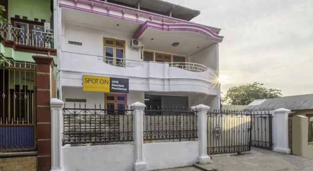 OYO Life 2412 Mandala Residence