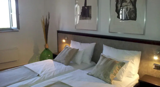 Garni Hotel Dvor, Book Hotel Hoteller i Goriska and Karst med pool, Swimmingpool