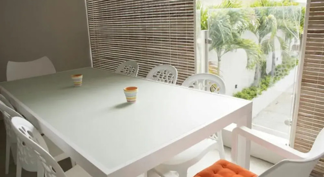 Modern 2-bed Sleeps 4 With Balcony, Prenota Appartamento Pereybere Mauritius Costa Nord