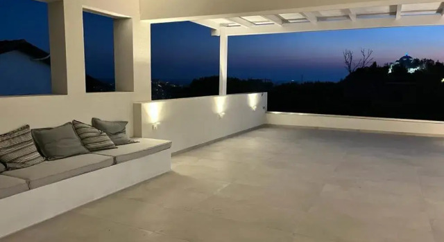 Вилла Saronida Boutique Villa Private Pool, Sea views, Lovely Gardens & Roof Terrace