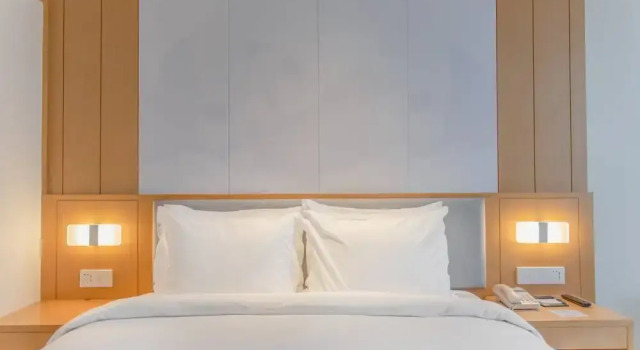Двухместный номер Standard с видом на горы Holiday Inn Express - Yaan City Center by IHG