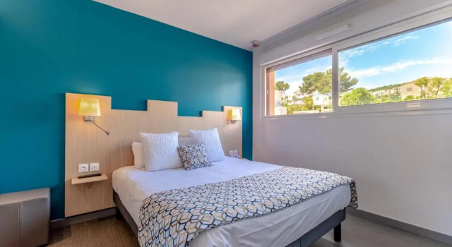 Четырёхместный номер Standard Цокольный этаж Sure Hotel by Best Western Saint-Raphael Le Dramont