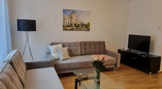 Апартаменты Cozy Private Rooms in 2BR City Retreat, Prime Central Location