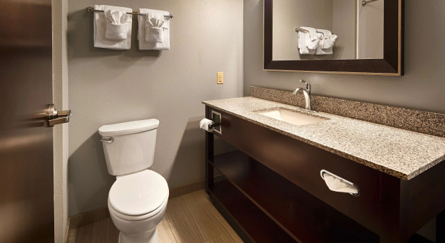 Четырёхместный номер Standard Best Western Plus Boardman Inn & Suites
