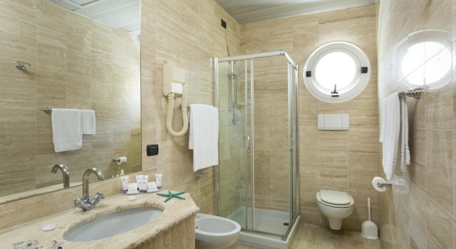 Номер Economy Astoria Suite Hotel