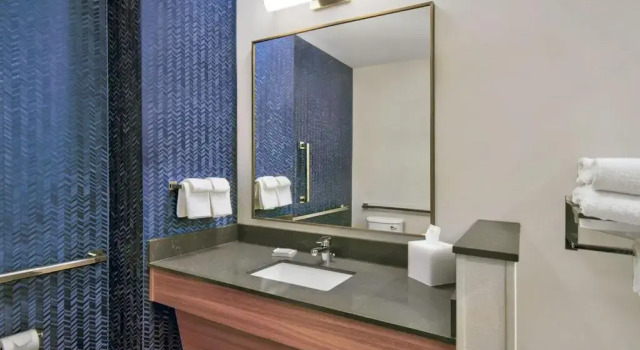 Люкс Fairfield by Marriott Inn & Suites Cincinnati North West Chester