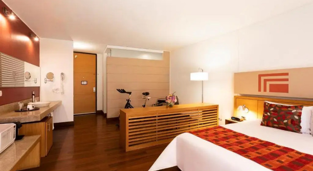 Полулюкс Hotel bh La Quinta