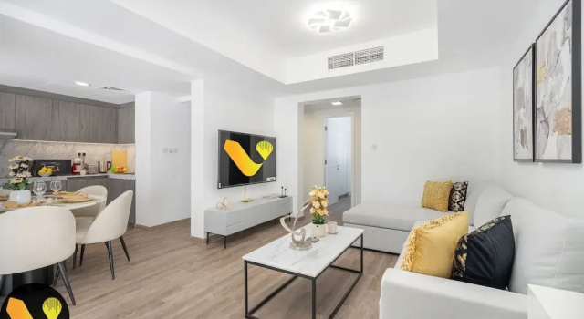 Вилла Luxury Vogue Vacation Homes, Springs Emirates Living near The Springs Souk, JBR, Marina, Mall of the Emirates, Spacious Villa with Garden and access to Lake and all Amenities in the Community
