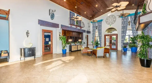 Contemporary 4 Bed 3 Bath Town Home With Upgrades, Private Pool i Close to Disney, Shopping