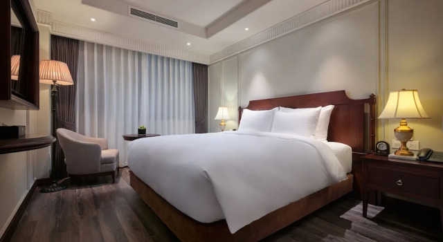 Номер Connecting Colonial Premium с видом на улицу GRAND HOTEL du LAC Hanoi