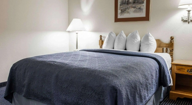 Четырёхместный номер Standard Quality Inn & Suites Goldendale