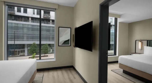 Люкс с 2 комнатами Embassy Suites By Hilton Madison Downtown