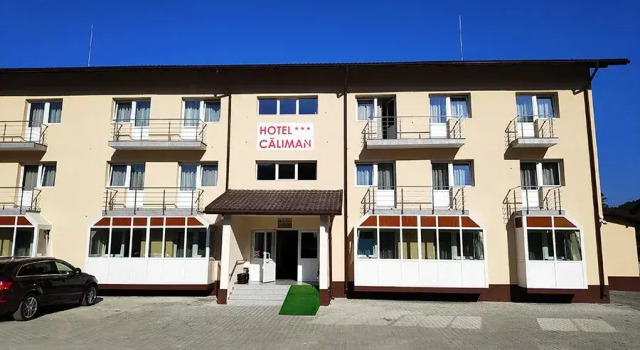 Hostel Caliman, Varaa Hostelli Hotellit Carpathians - Romania uima-altaalla, Uima-allas