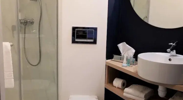 Люкс Brit Hotel Marseille Aéroport