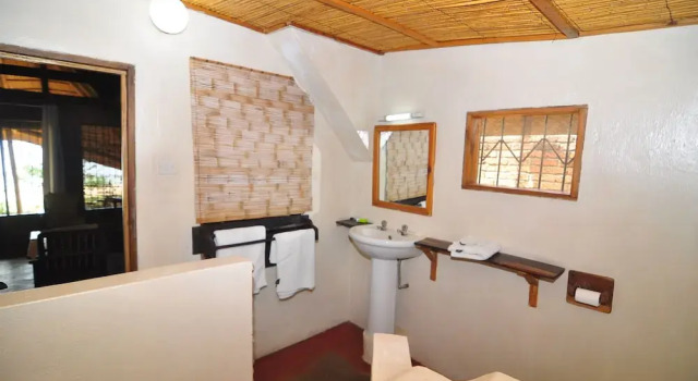 Ngala Beach Lodge, Book Hotel 3-stjernede hoteller i Ngala, 3*