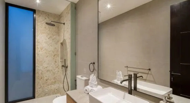 Six Palm 2BR Villa w/ Rooftop Near Padang Beach