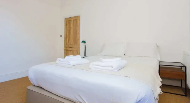 Bright 2 Bedroom Apartment in South East London