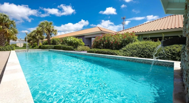 Коттедж Charming 2BR Apt With Tropical Garden Pool
