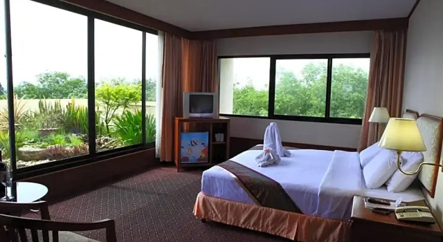 Люкс Wattana Park Hotel
