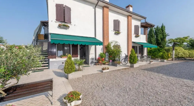 Casacobelli, Забронировать Отель Отели в центре Монцамбано, в центре