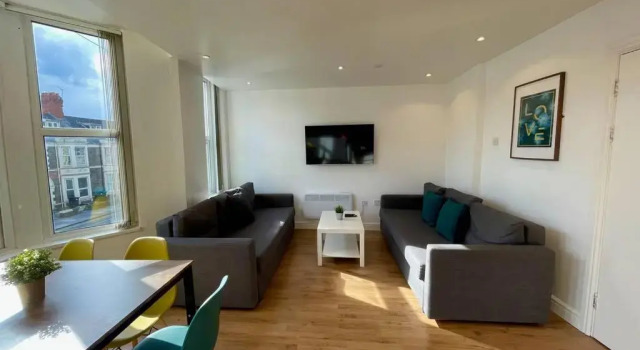 Duplex Apartment For Up to 13 Near City Centre
