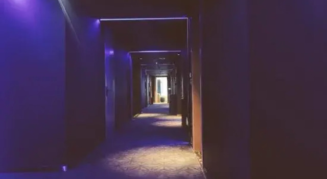 VKing High-altitude River View Hotel (Chongqing Jiefangbei Hongyadong Branch)