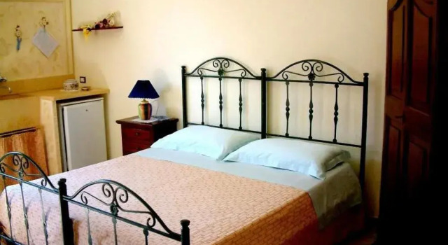 B&B Li Ccoti, Book Bed and Breakfast Hoteller i Cannole med pool, Swimmingpool