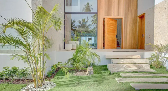 Вилла Luxury 9BR Beachfront Stunner With Private Pool