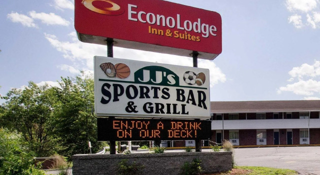 Люкс c 1 комнатой Econo Lodge Inn & Suites