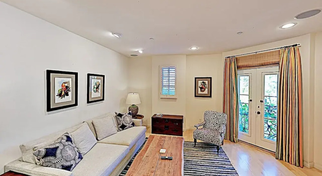 217 Santa Barbara St Duplex 2 Bedrooms 2 Bathrooms Duplex, Забронировать Дом для отпуска West Beach Санта-Барбара, рядом с Santa Barbara City College