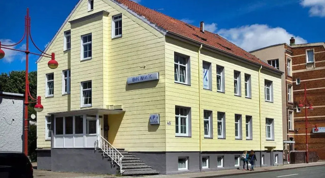 Hotel Neun 3/4, Забронировать Отель Целле Люнебургская пустошь, рядом с Hoppener Haus