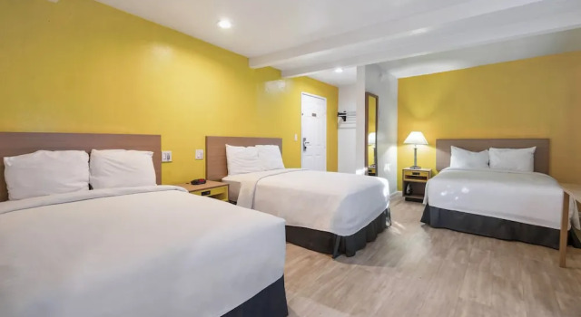 Трёхместный номер Standard Hotel H-Wood