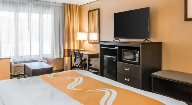Люкс Quality Inn & Suites Houghton Downtown