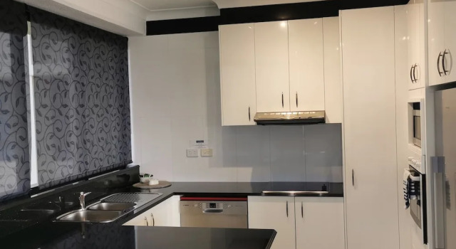 Апартаменты Surfers Hawaiian Holiday Apartments