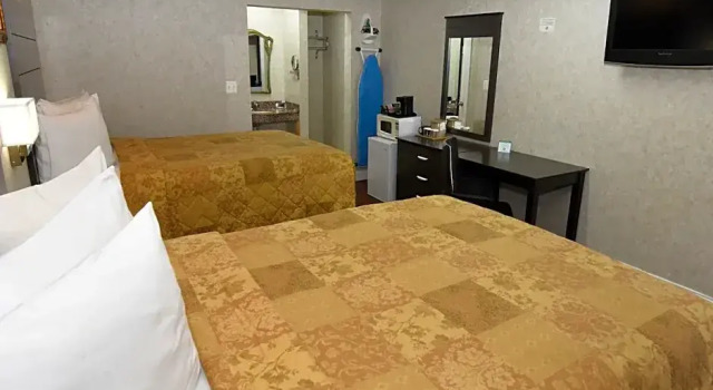 Четырёхместный номер Standard Country View Inn & Suites Atlantic City
