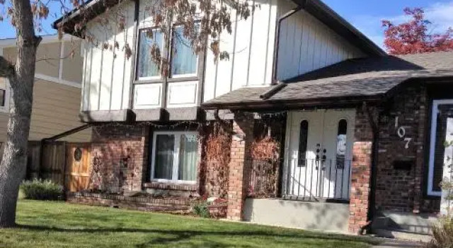 Pea'n Bee's B&B, Rezerwuj Bed and Breakfast Hotele w Calgary Region z parkingiem, Parking