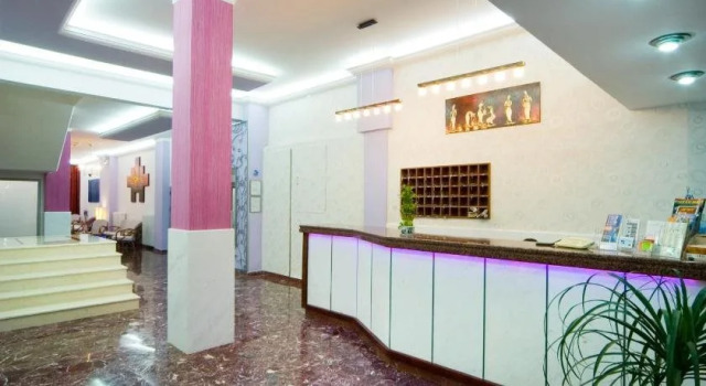 Bakos, Rezerwuj Hotel Hotele w Corinthia z basenem, Basen