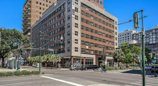 Upscale Condos and Penthouses Close to Canal and Bourbon St, Забронировать Отель Новый Орлеан Луизиана, рядом с Казино Harrah's New Orleans