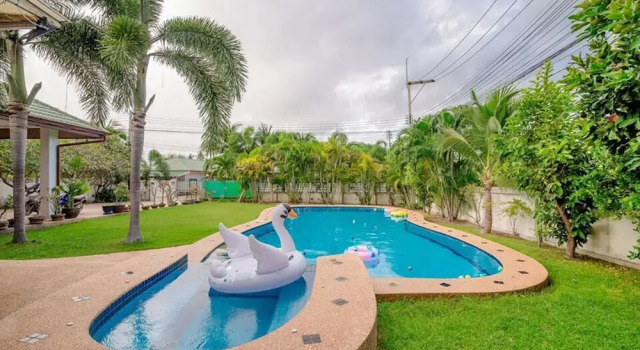 Great Green E Pool Villa