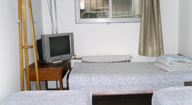 Jianjin Eastern Hotel(建晋旅馆(北京协和医院东单店)), Забронировать Отель Отели Пекина с парковкой, рядом с Торговый комплекс Oriental Plaza, Парковка