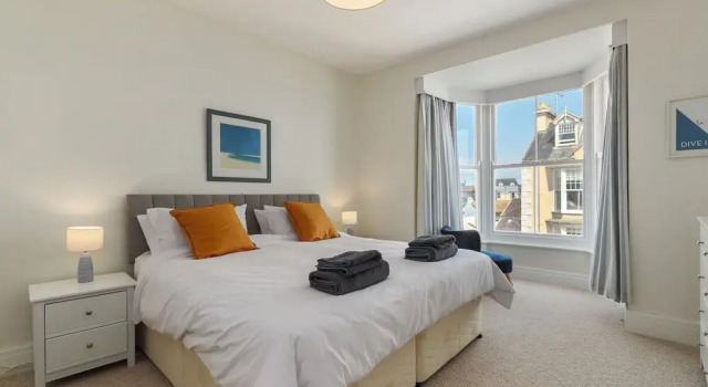 5 Paragon Court - Sea Front Apartment