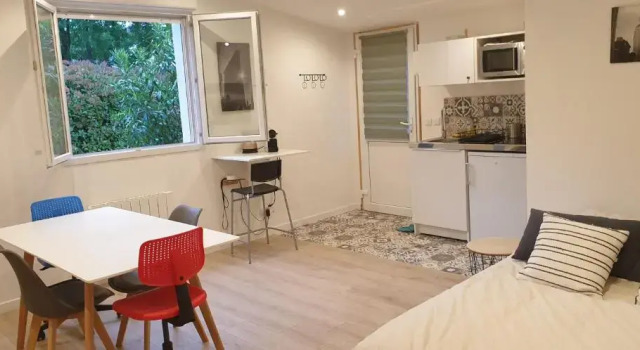Adorable Studio 25m² Tres Calme Avec Parking (Adults Only), Забронировать Апартаменты/квартира Отели Calanques National Park с парковкой, Парковка