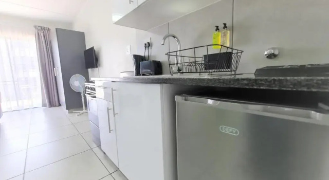 Апартаменты Standard MINT Express Sandton View