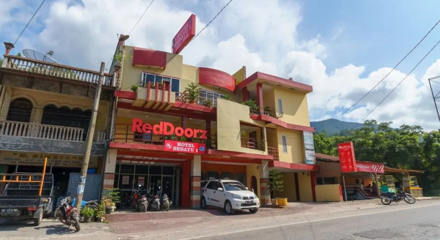 RedDoorz @ Parapat, Rezerwuj Hotel Parapat Sumatra