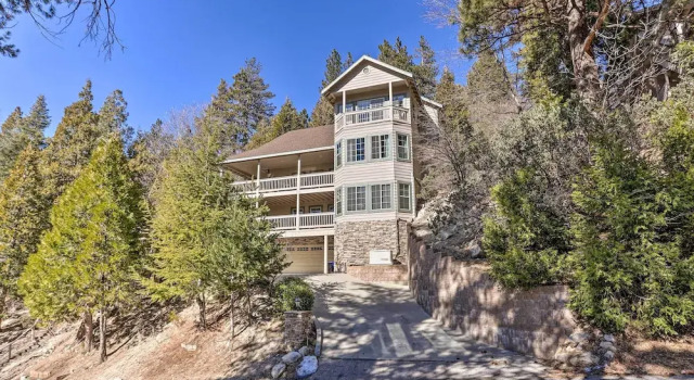 Коттедж Huge Lake Arrowhead Home w/ 3 Decks & Grill!