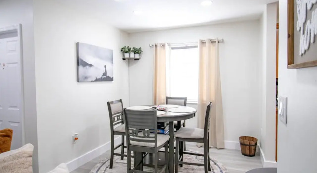 Good Vibes Oasis- Cozy Townhome With Parking, Забронировать Вилла Катлер-Бей 